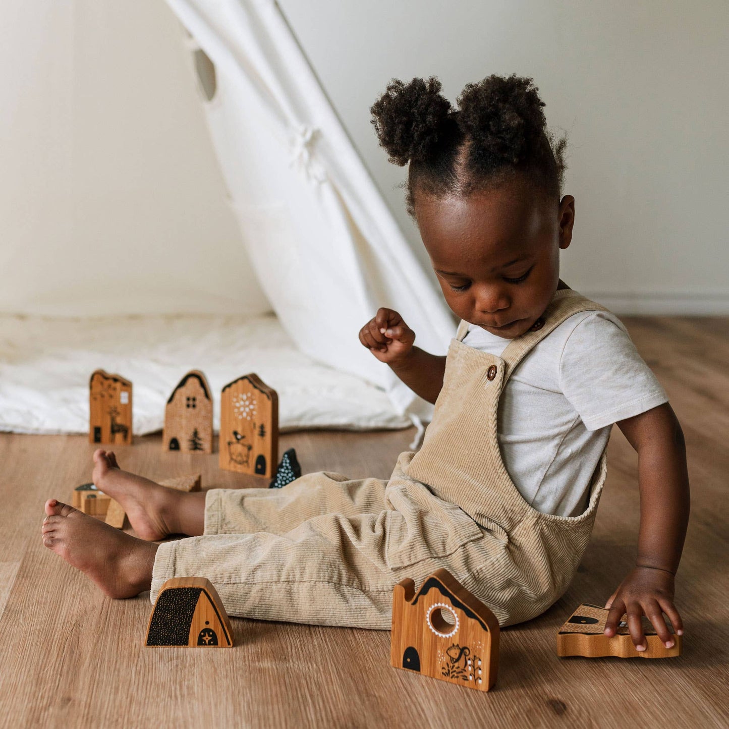 Woodland Village 12-piece illustrated block set