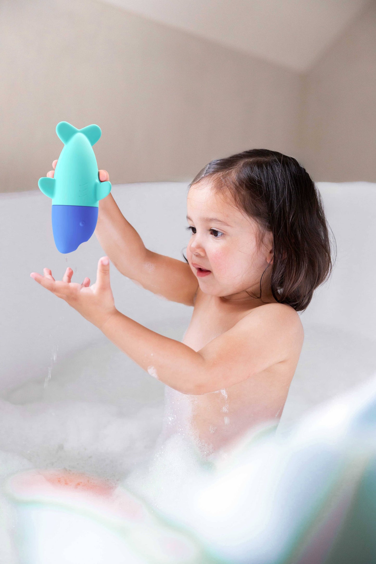 Quut Squeezi - Squish, squash bath time fun made easy!
