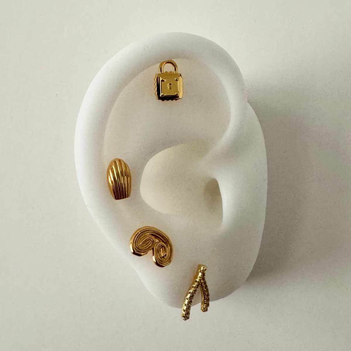 Lock Studs