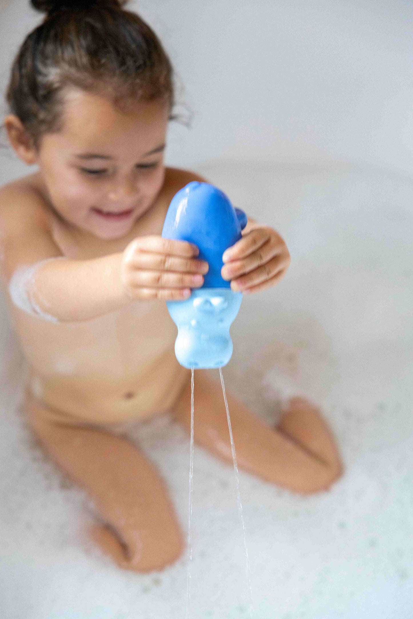 Quut Squeezi - Squish, squash bath time fun made easy!