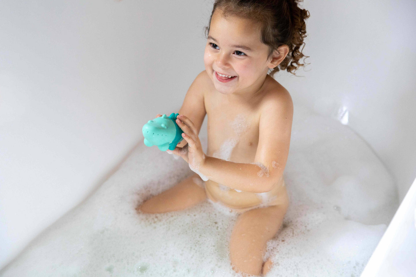 Quut Squeezi - Squish, squash bath time fun made easy!